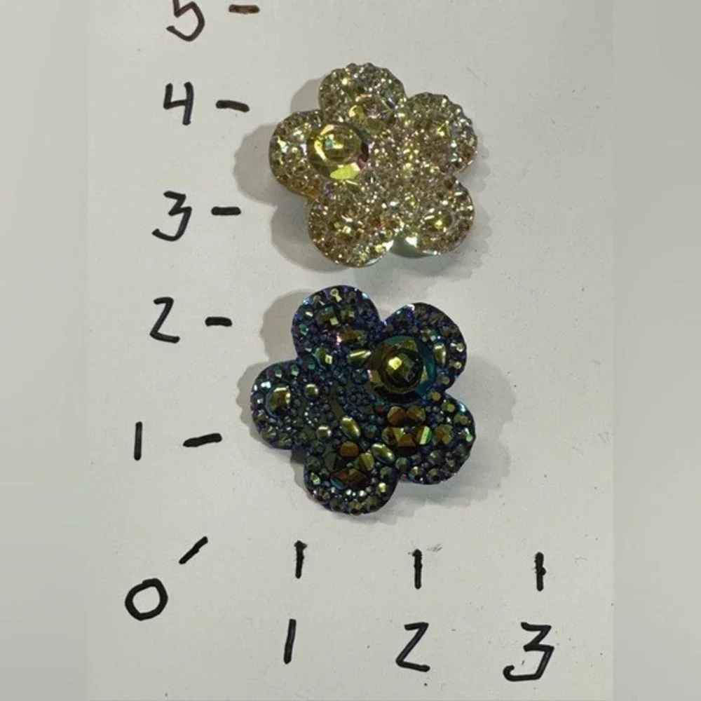 NEW‎ Hair Accessories Clips set of 2 flowers